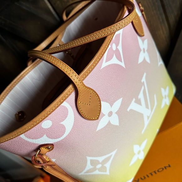 SOLD❤️LE Louis Vuitton By The Pool Ombre Neverfull MM Pink Yellow - Picture 11 of 12